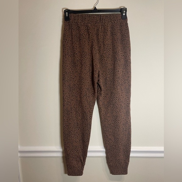 Abercrombie SoftAF City Joggers in Brown Animal Print - Picture 5 of 6